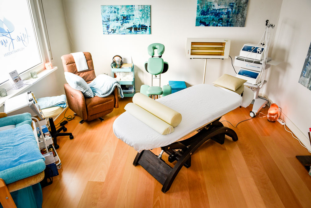 Heilpraktikerin Anja Kumm in zentral gelegener Naturheilpraxis in Pforzheim – mehr Zeit für ausführliche, ganzheitliche Beratung bei chronischen Beschwerden